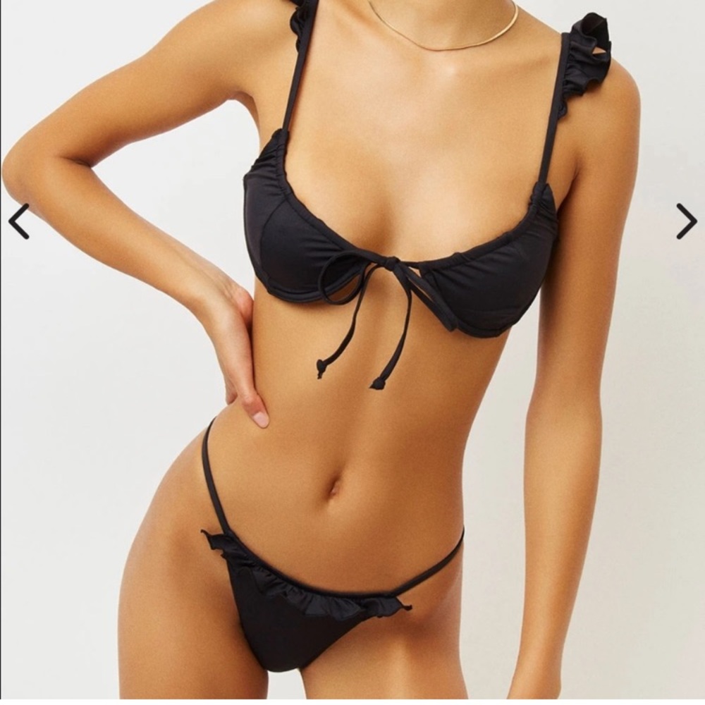 Frankie's Bikini black Birdie Ruffle Set